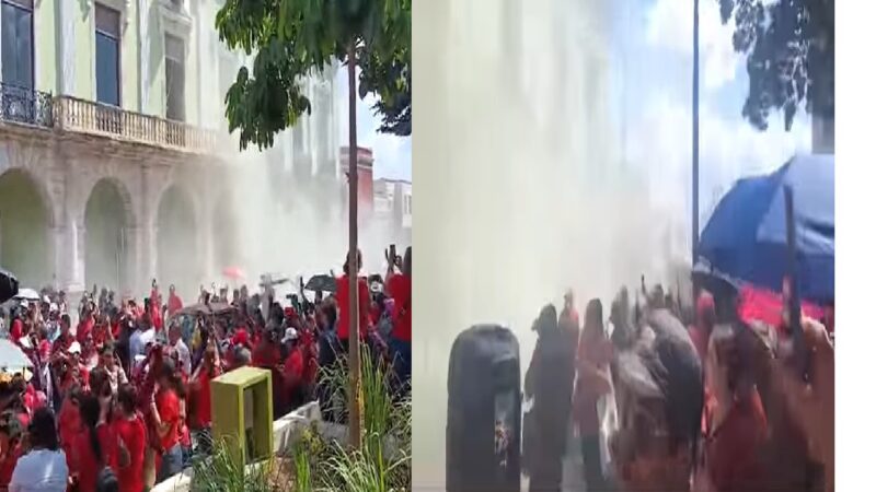 El gobierno de Huacho agrede con gas pimienta a maestros que se manifestaron frente palacio de gobierno