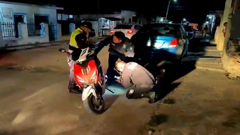 Ebrio motociclista termino su parranda en una cárcel: Choca contra un automóvil estacionado en calles de Tizimín