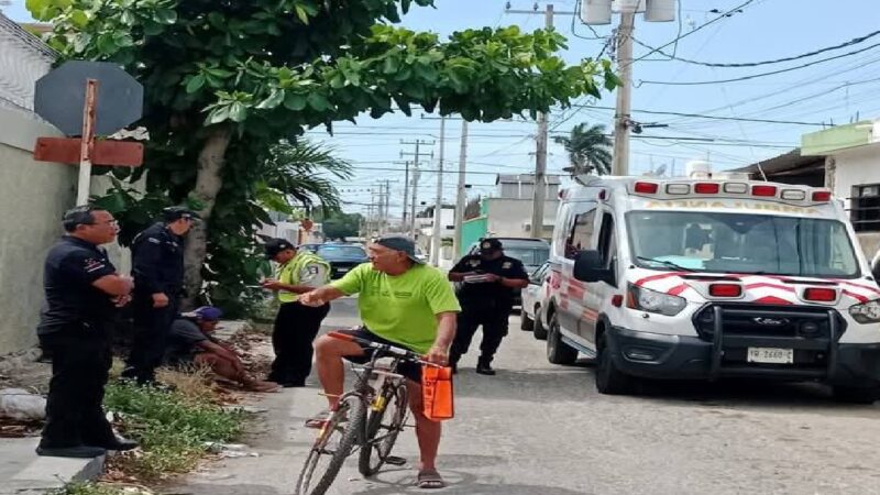 Patrullero de la SSP se mete en sentido contrario, atropella y lesiona a un indigente en la colonia Cordemex