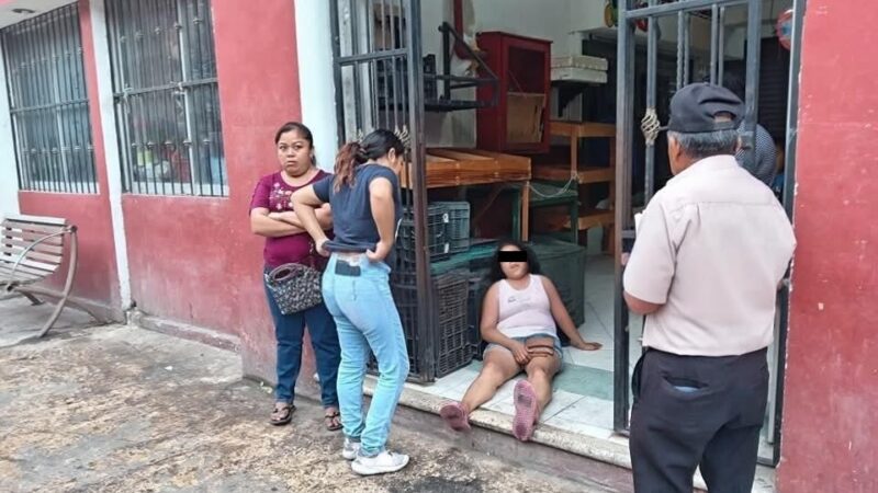 Una joven motociclista derrapa y fractura una pierna en el centro de Motul