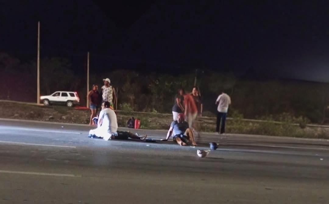 Dos motociclistas derrapan y lesionan a la altura de Flamboyanes en la Mérida- Progreso