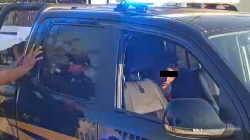 Policías detienen a dos ladrones cuando intentaron robar dentro de una casa en Pedregales de Tanlum