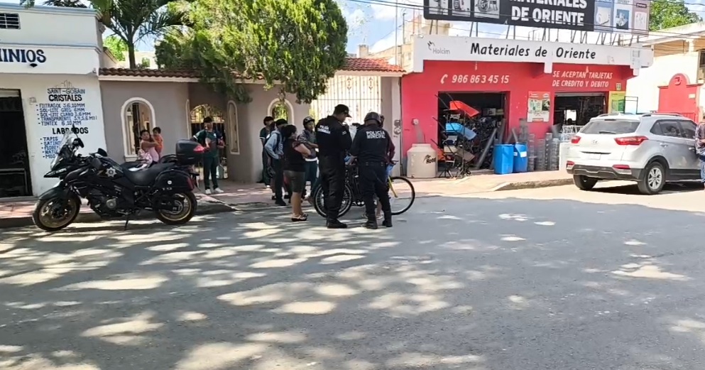 Joven estudiante del CBTA de Tizimín choca contra una camioneta en la colonia la Huayita