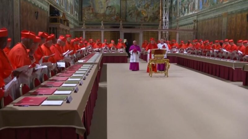 Con 133 Cardenales inició el cónclave en el Vaticano para elegir al nuevo papa