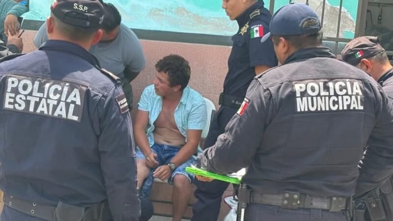 Una camioneta de lujo Mercedes-Benz choca contra un Fiat en calles de Progreso