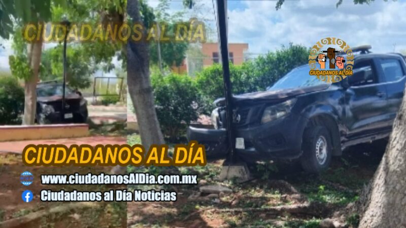 Acelerados policías de Tekal de Venegas chocan una patrulla cuando regresaban de Izamal