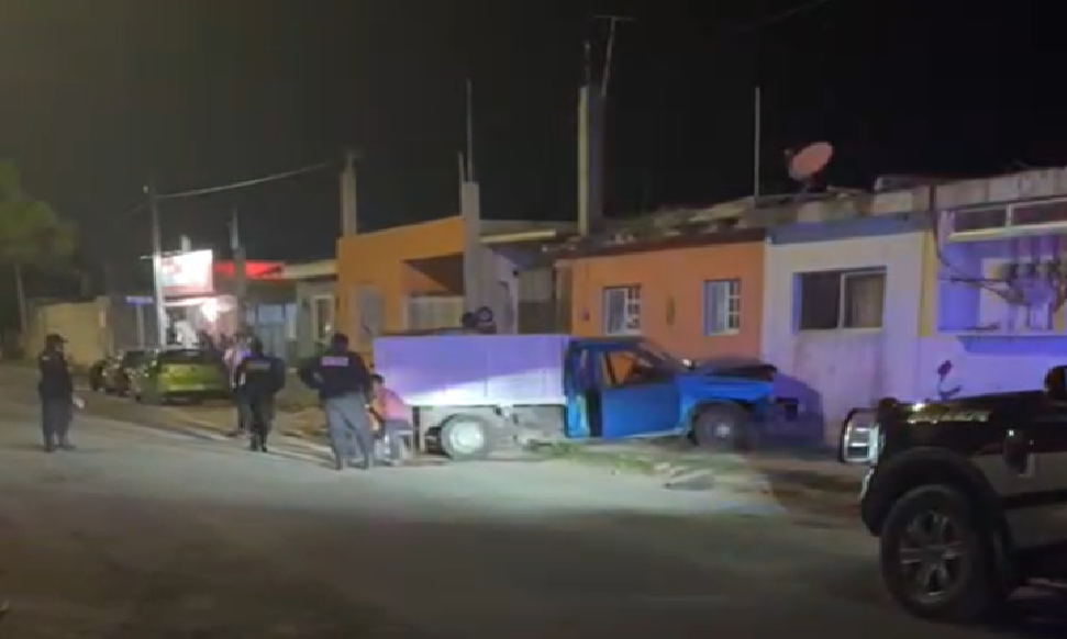 Ebrio conductor de una camioneta choca contra una casa en Progreso