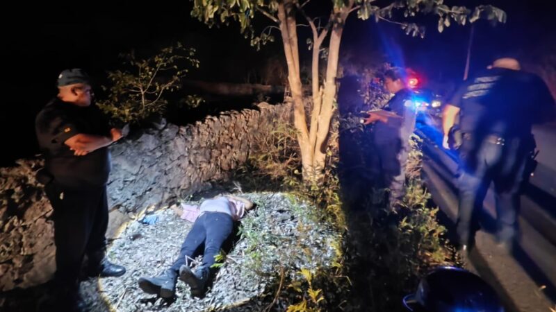 Un motociclista se le cae su Xkeech de una moto y la abandonada en la vía Motul- Telchac Pueblo.