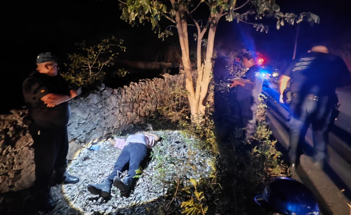 Un motociclista se le cae su Xkeech de una moto y la abandonada en la vía Motul- Telchac Pueblo.