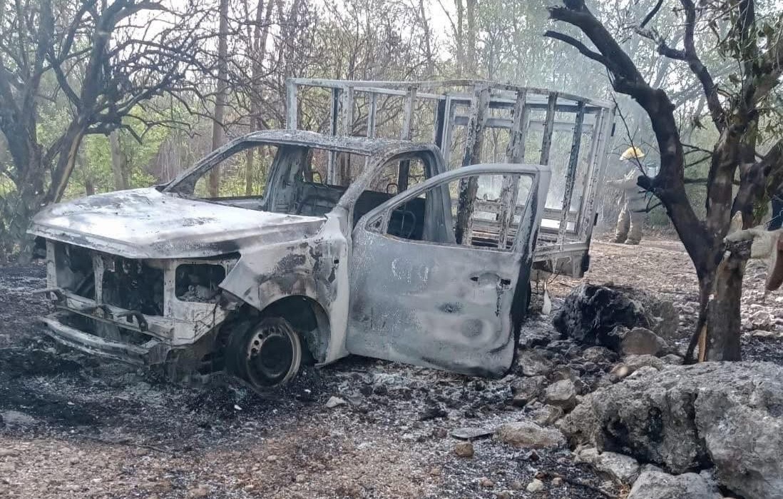 Director de alumbrado público de Kinchil, se incendia su camioneta y muere calcinado.