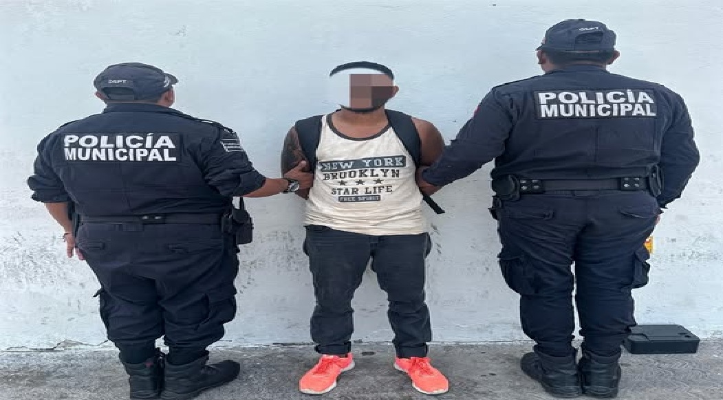 Un delincuente roba un celular y lo detiene saliendo de la caleta en Progreso