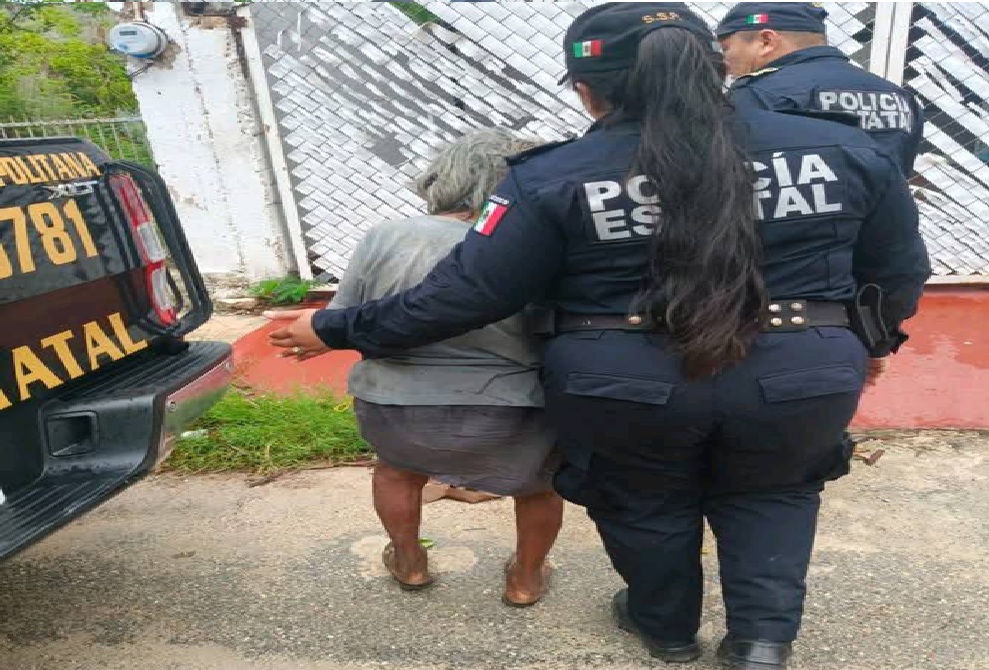 Hallan a una abuelita deambulando en la carretera a Sitpach: ya esta con sus familiares