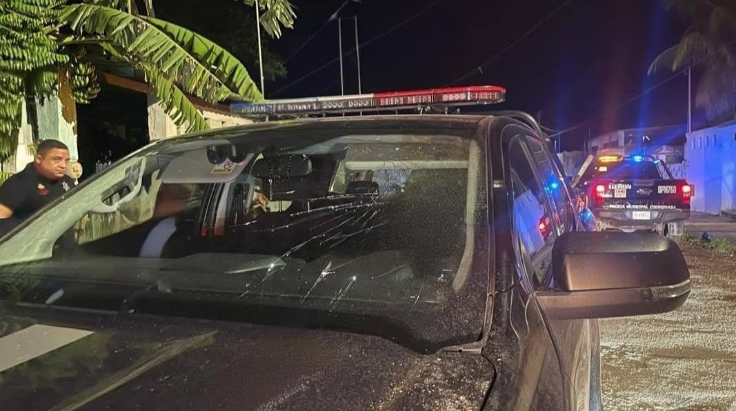 Un delincuente golpea a una mujer, le roba y se escapa de la policía con la ayuda de su familia de Tizimín