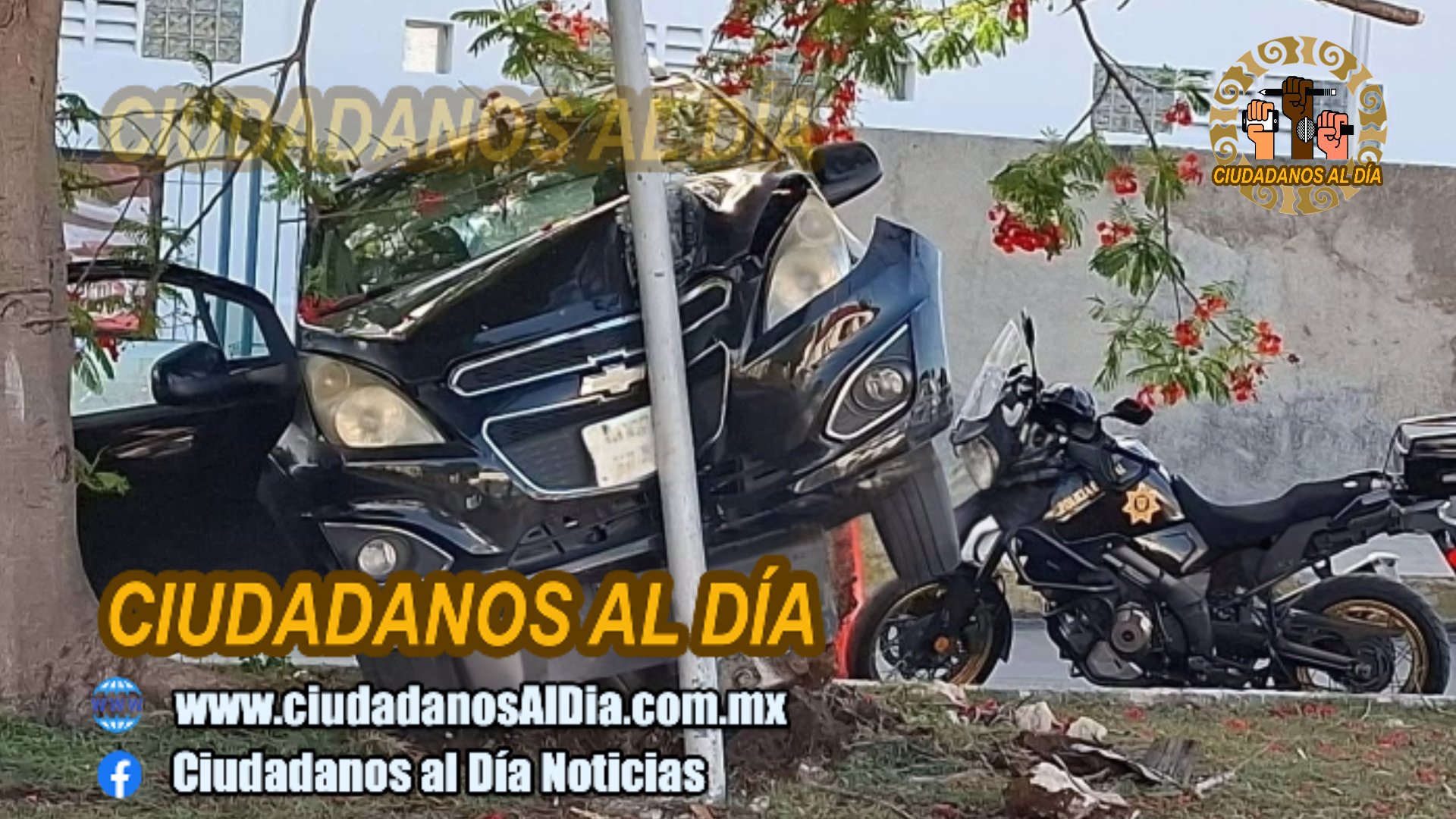 Lo choca un Aveo, pierde el control y se estrella contra un poste en Circuito Colonias