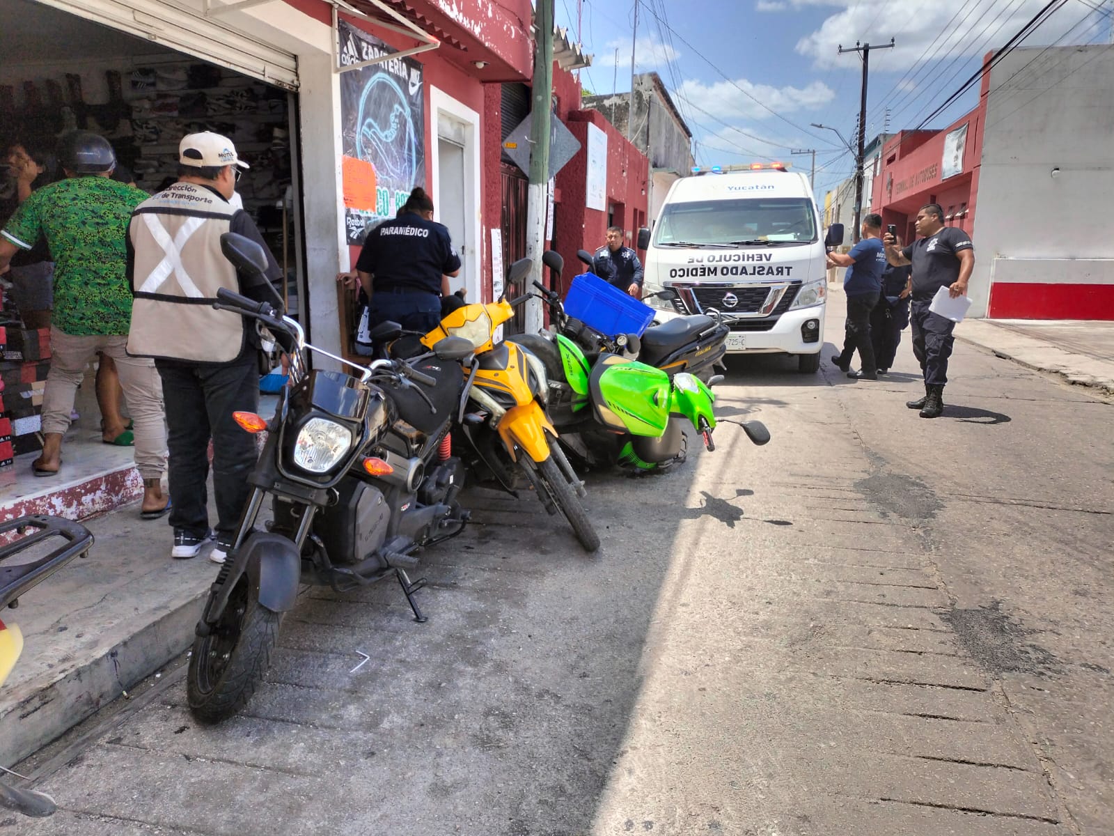 Mujer al volante causa un accidente en el centro de Motul: dejo lesionados y varias motos dañadas