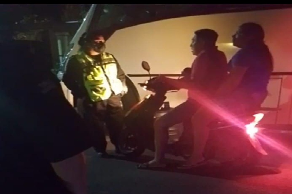Policía municipal detiene al ex director de la policía de Mococha, Circulaba sin casco