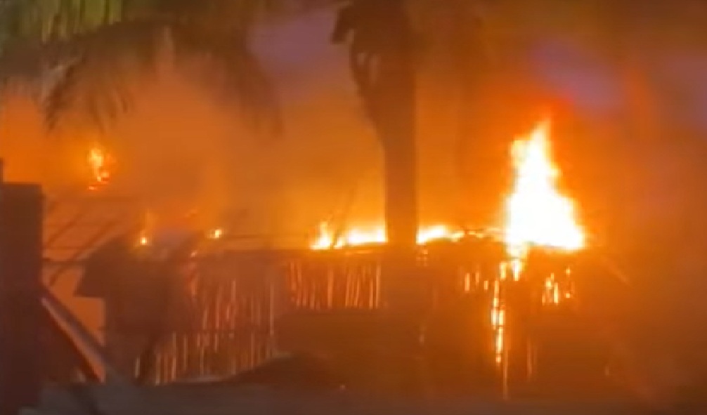 Un voraz incendio deja sin casa a una familia de Peto