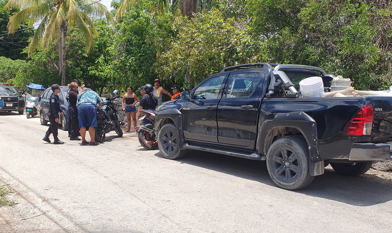 Un motociclista se estrella contra una camioneta en calles de Dzidzantún