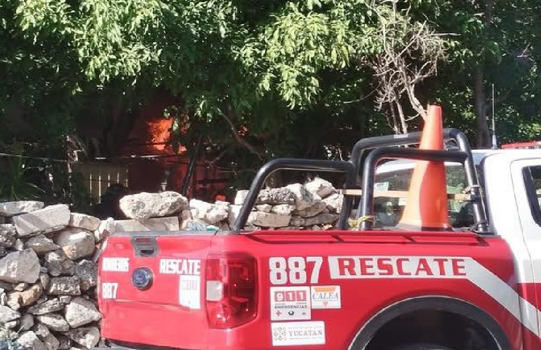 Un incendio arrasa con la casa de un abuelito en la colonia México Oriente