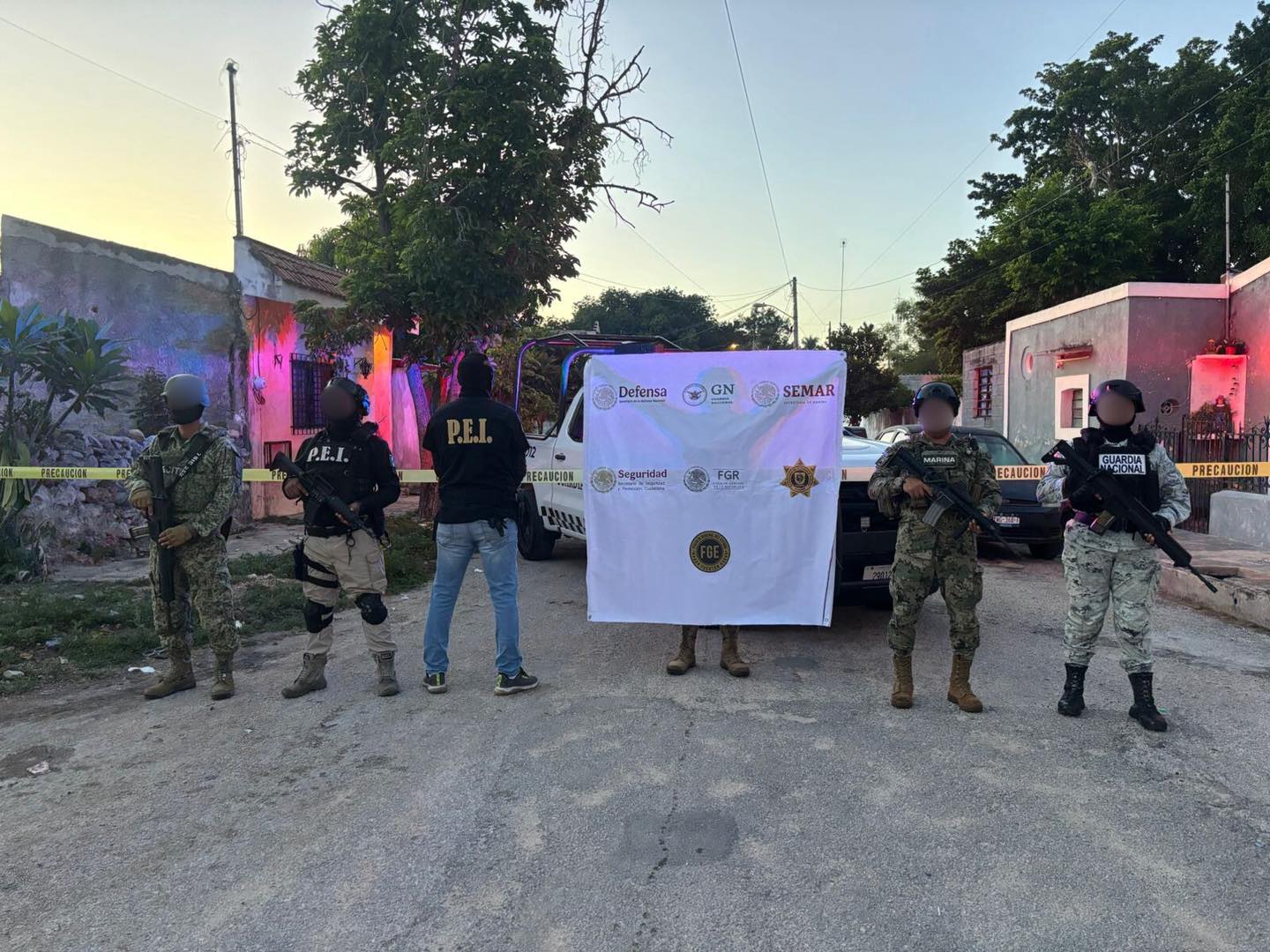 En dos cateos simultáneos detienen a 10 mini narcos en la Melitón Salazar