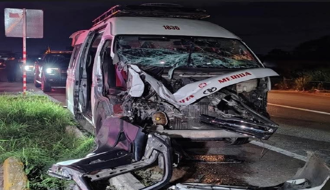 Una camioneta del Tren maya choca con un taxi hay 10 lesionados: Dos de gravedad, en la Mérida- Valladolid