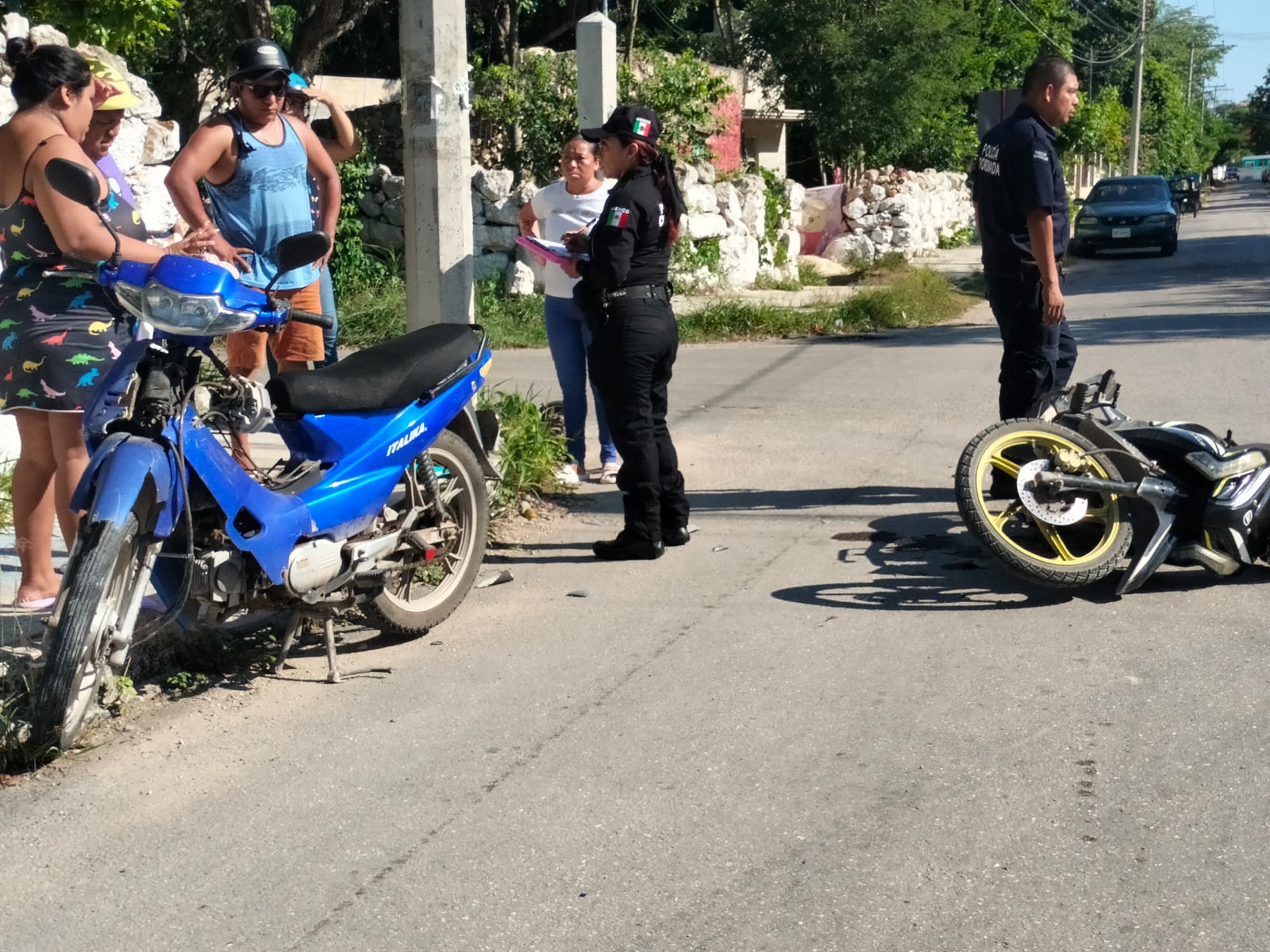 Un motociclista se vuela un alto y choca en calles de Motul: no hubo lesionados