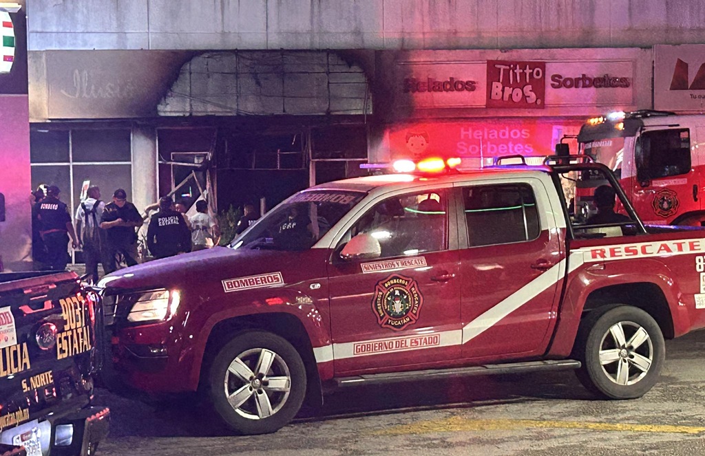 Se incendia una tienda ilusión en Francisco de Montejo: el fuego consume lencería para dama