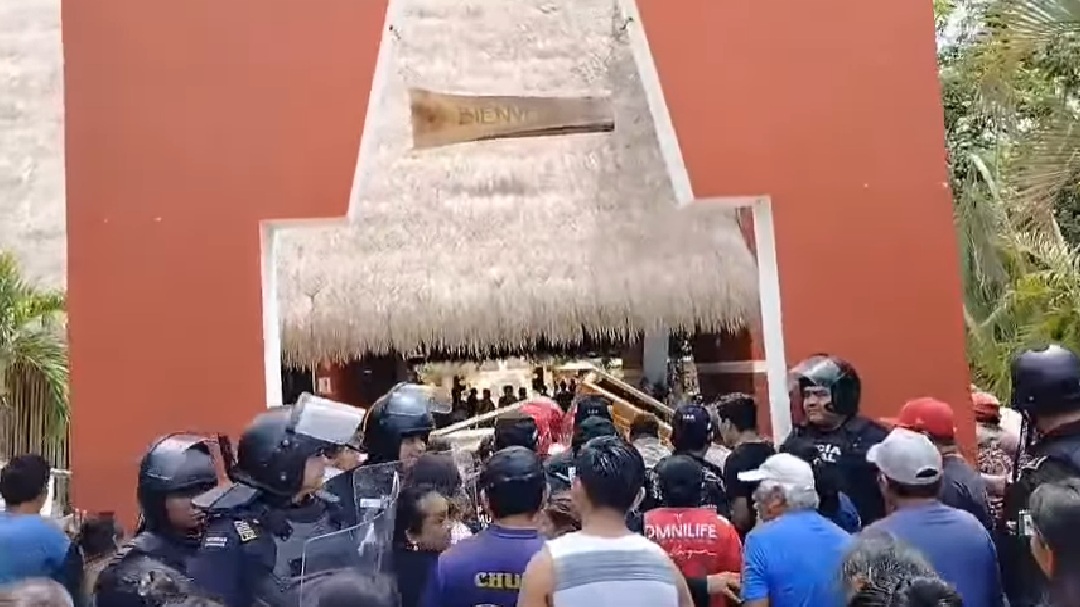 Vallisoletanos sacan a una familia de vividores que se querían adueñar de los cenotes Xkekén y Samulá