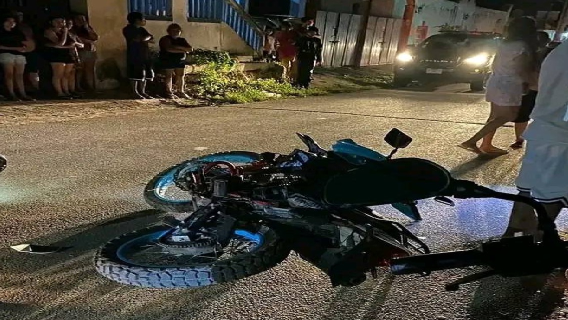 Dos adolescentes chocan en moto en calles de Peto: Los trasladaron a una clínica lesionados