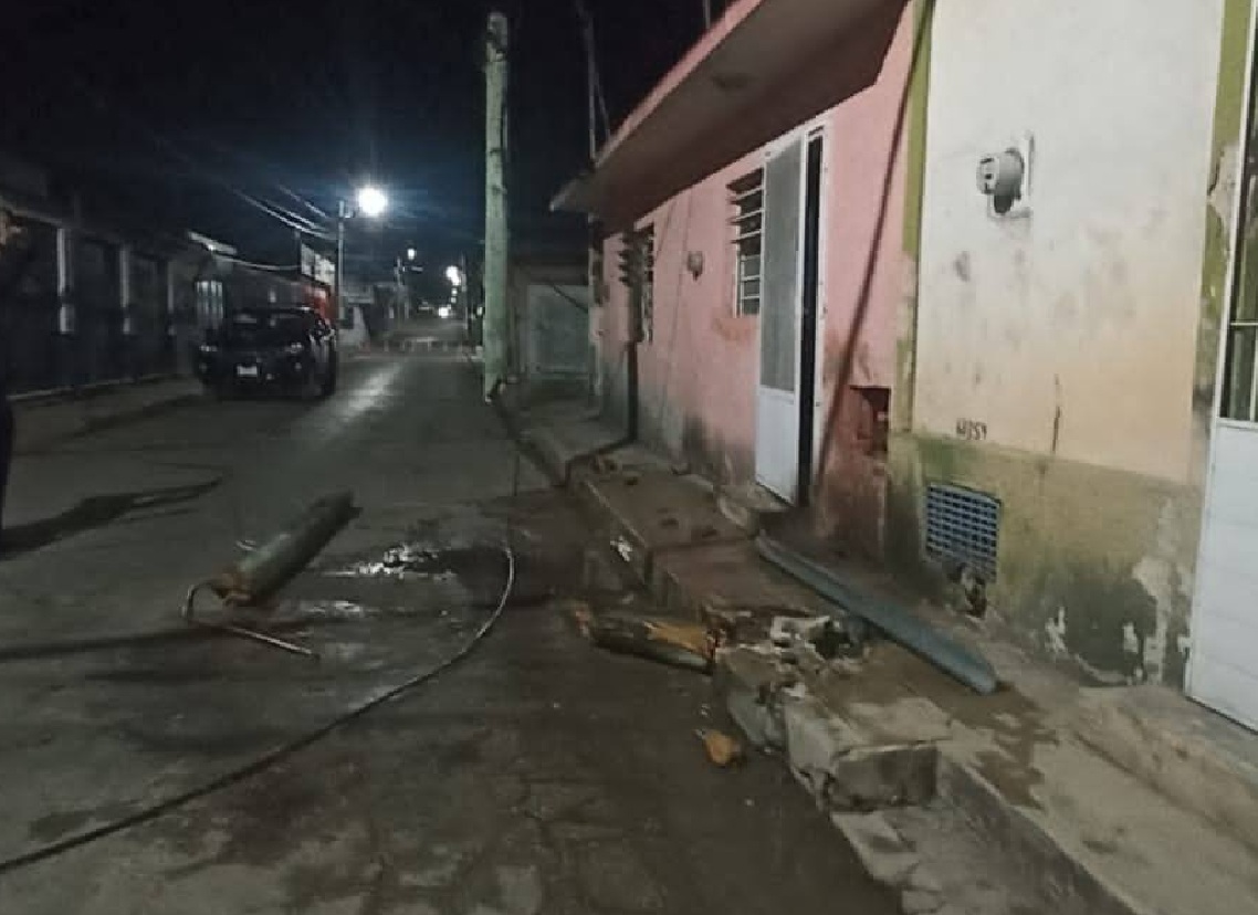 Policías municipales en horas de la madrugada chocan una patrulla en calles de Tizimín