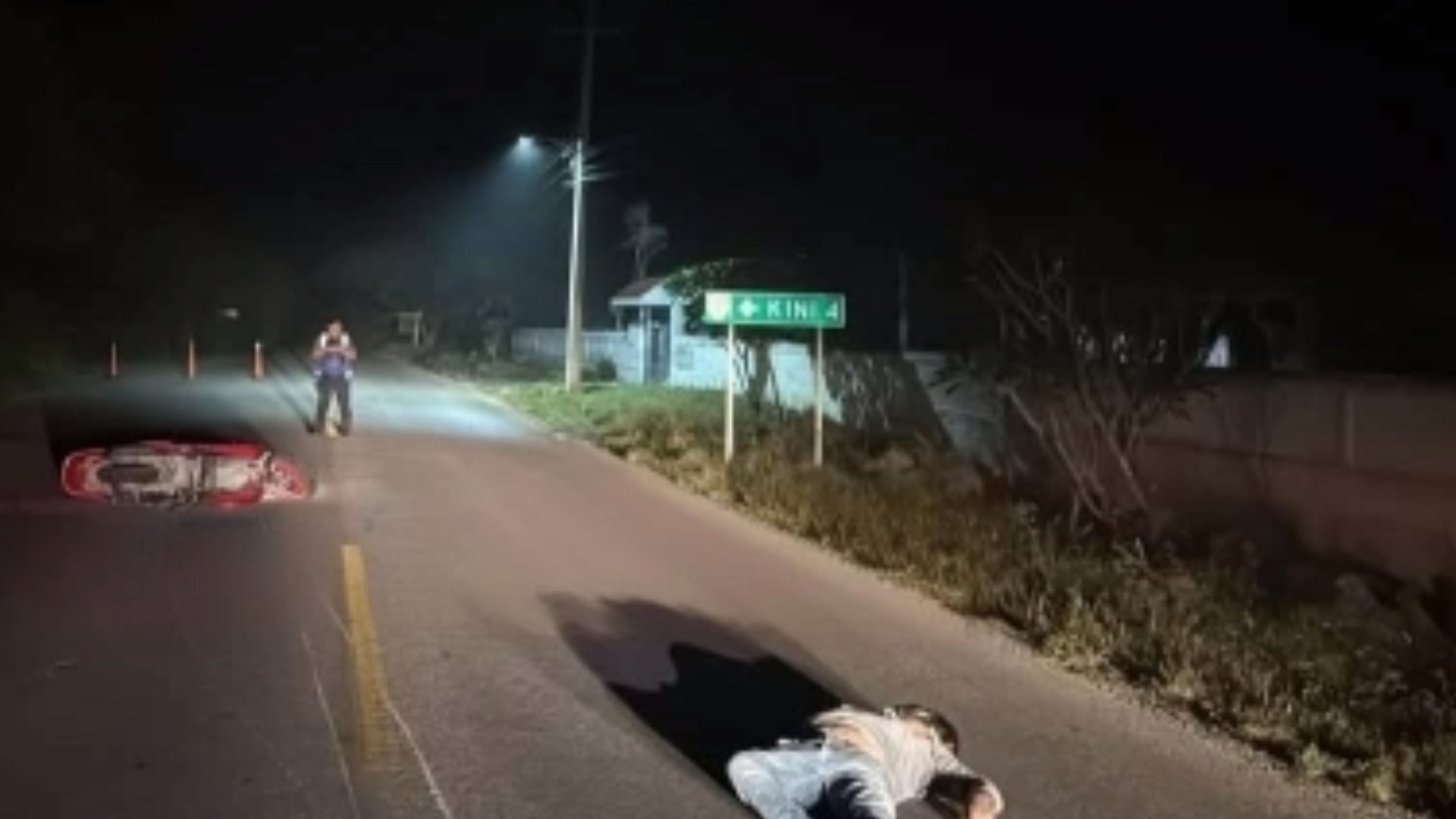 Ebrio motociclista se embriaga en Motul y derrapa en el entronque de Kini