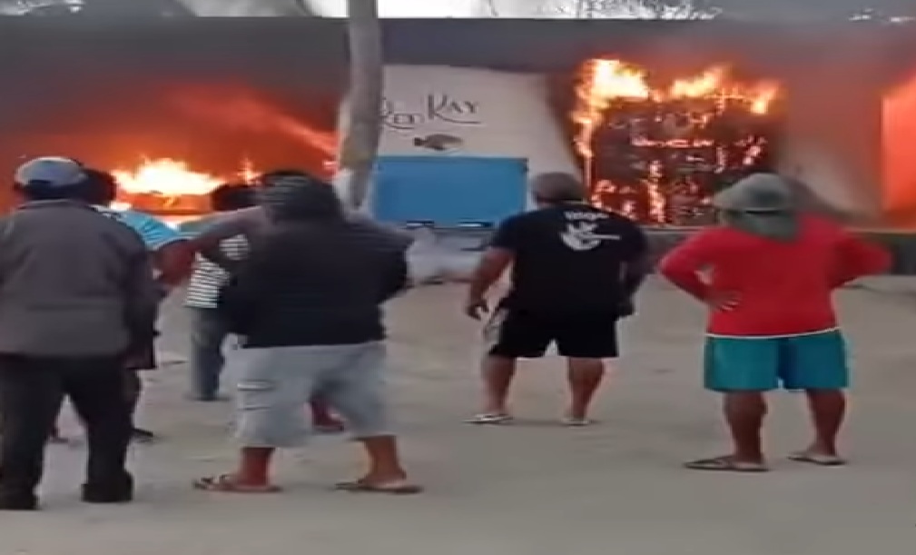 Se incendia una compañía pesquera en el puerto de abrigo de Chabihau