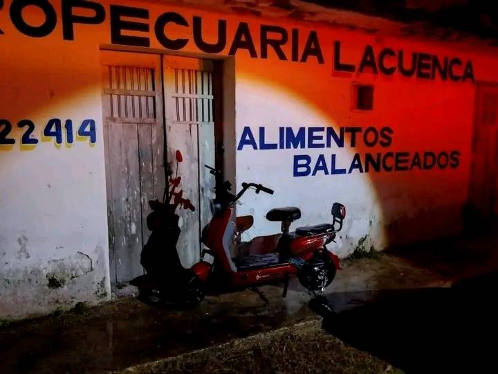 Un ladrón roba una bicicleta eléctrica y la deja abandonada: Se gasto la carga de la pila