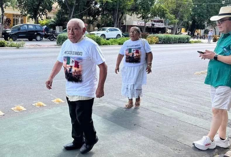 Fundador de Morena marcha contra Claudia Sheinbaum en Mérida, en la movilización de la Generación Z