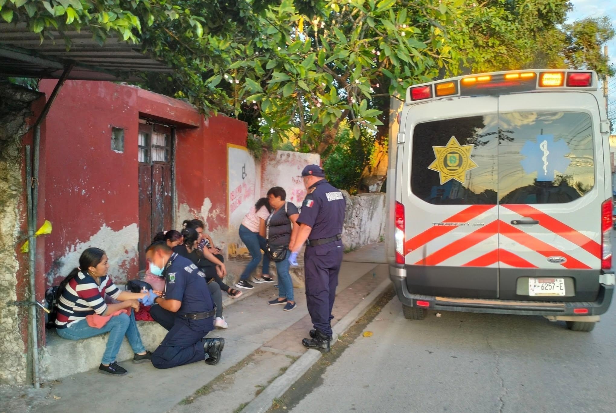 Un camión recolector de basura del ayuntamiento de Motul se vuela un alto, choca y deja 11 lesionados