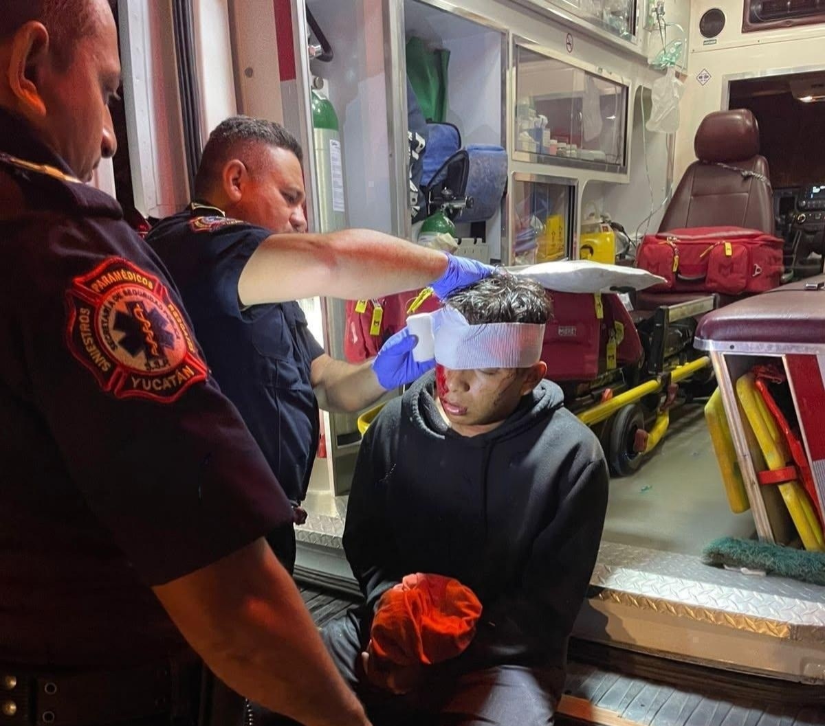 Un joven automovilista dormita al volante y se estrella contra una albarrada