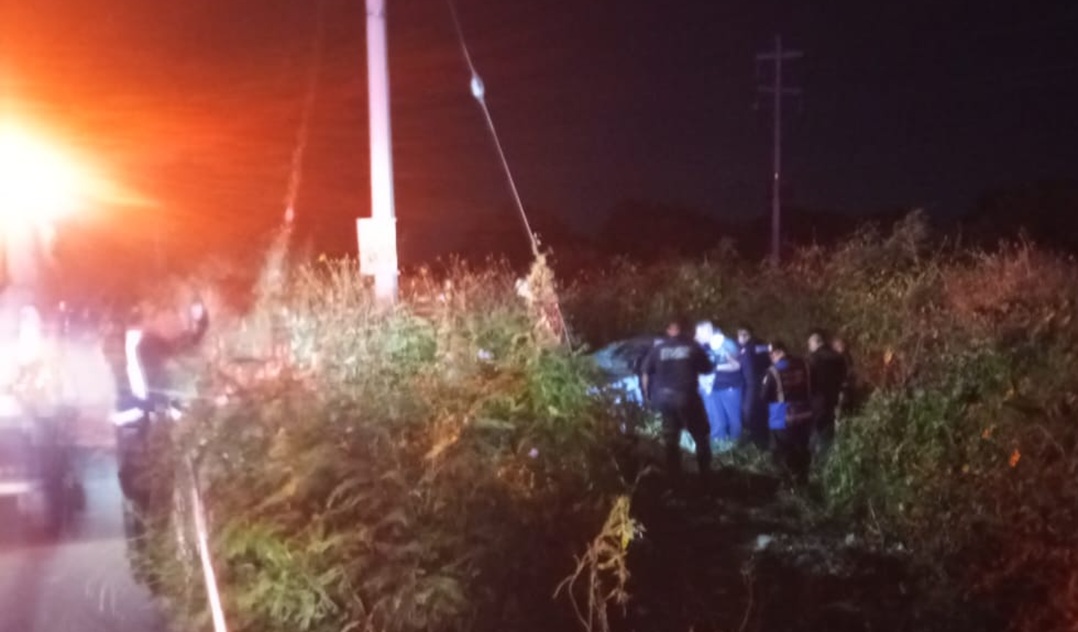 Se salva de la huesuda choca contra una estructura metálica en Motul y vive para contarlo