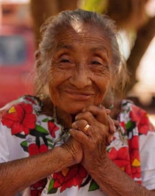 Falleció Bacila Tzec Uc, la última partera tradicional de Yaxhachén