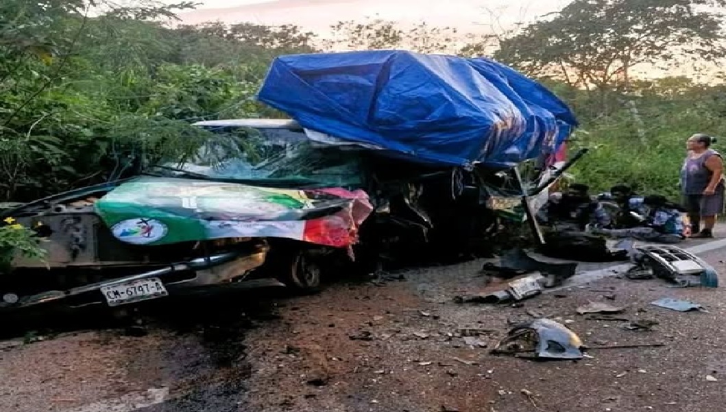 Un automóvil choca a un grupo antorchistas de Espita: hay 12 lesionado