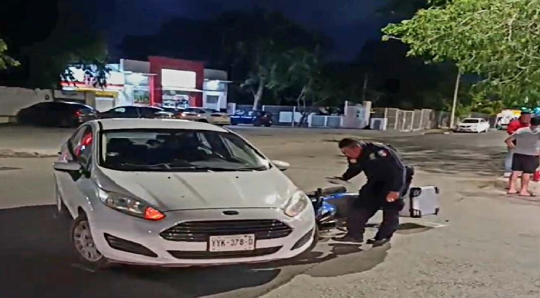 Un repartidor choca contra un auto que le cerró el paso en polígono 108