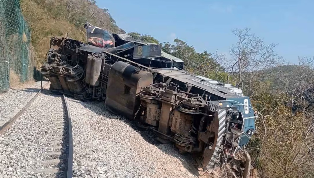 Tren de la muerte (4T), hay 13 muertos y 98 heridos en el descarrilamiento del Tren Interoceánico