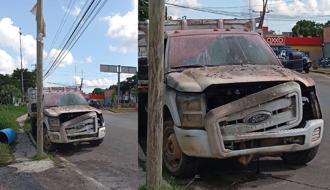 Se incendia una camioneta en Valladolid: Hizo un corto circuito en el área de maquina