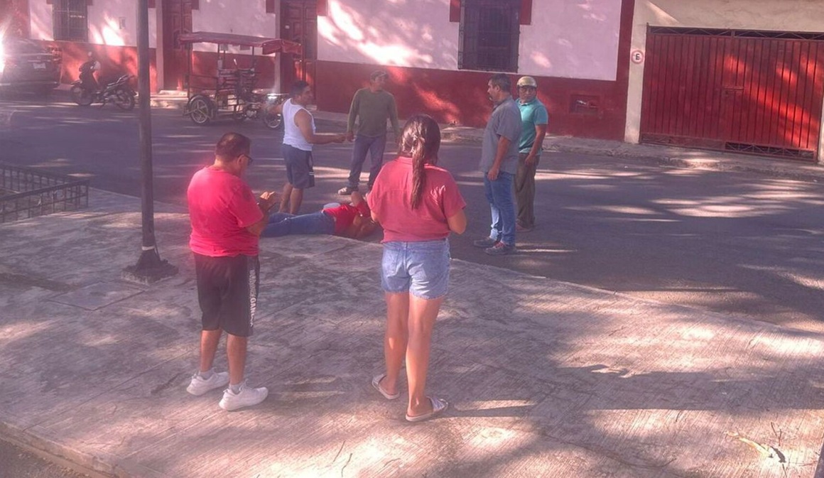 Una motociclista terminó con traumatismo luego de atropellar a un perro en Dzidzantún