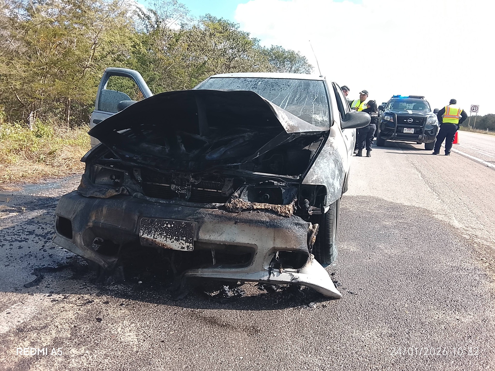 Un automovilista se llevó tremendo susto cuando se incendió su auto entre Baca y Mocochá