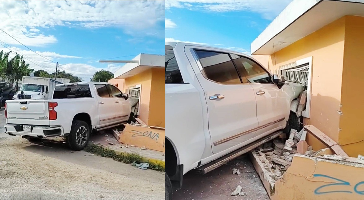 Un conductor huye cobardemente después que chocó contra una casa y derribó una barda en Tizimín