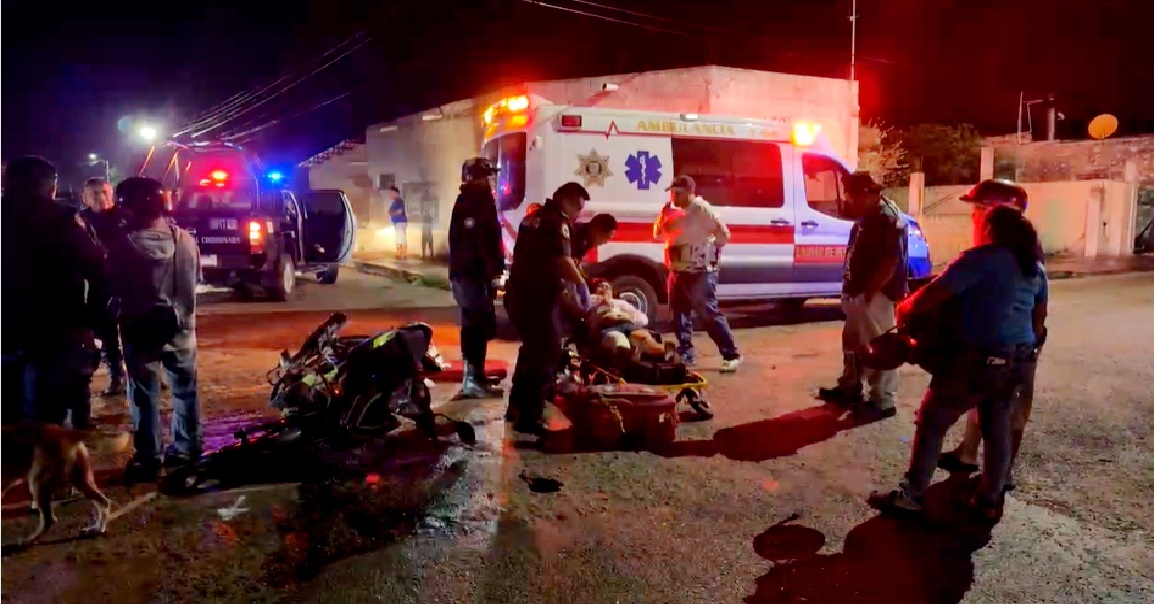 Un autonomista se vuela un alto, choca y lesiona a dos motociclistas en Tizimín