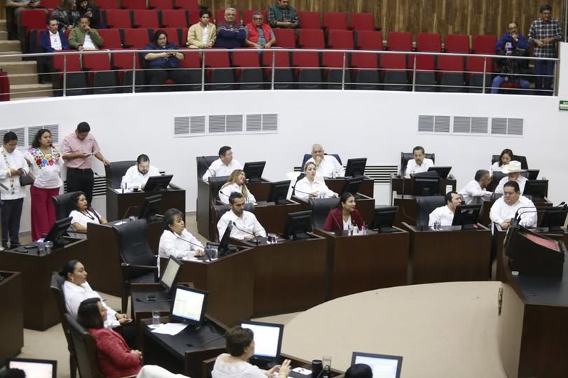 Diputados de Morena impiden la revisión de cuentas en el primer informe de gobierno de Yucatán