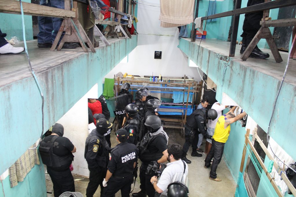 Un reo se escapa del penal de Ebtún en Valladolid: Burla custodios y sale por la puerta principal