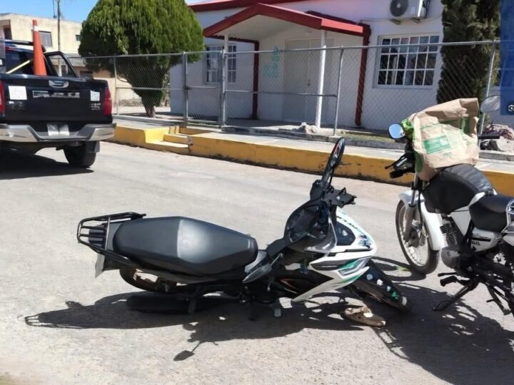 Choque entre dos motos deja tres personas contundidas entre ellas un menor de siete años