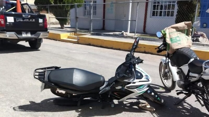 Choque entre dos motos deja tres personas contundidas entre ellas un menor de siete años
